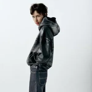 ZARA完売　シルバーフーデイ ZARA WOMAN NEW SILVER FOIL HOODED KNIT SWEATSHIRT SWEATER